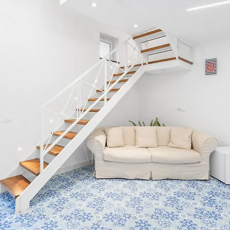 Luxe Minimal Duplex, Amalfi Coast - Airhome 维克艾库塞